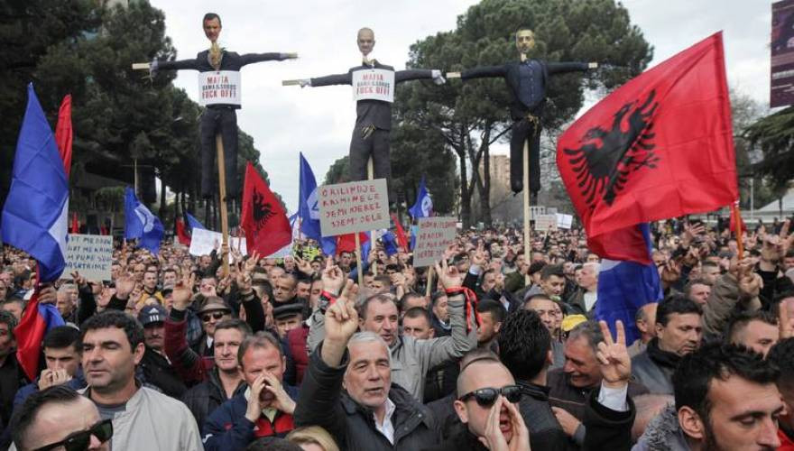 Αναταραχή στην Αλβανία: Ο λαός ξεχύνεται στους δρόμους κατά του Ε. Ράμα!